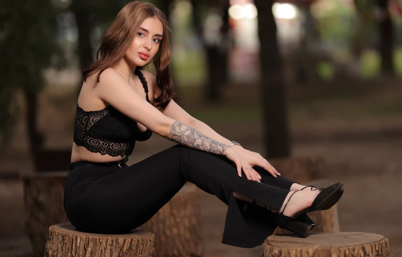 Photo wallpaper look, girl, sponge, sitting, pants, on the stump