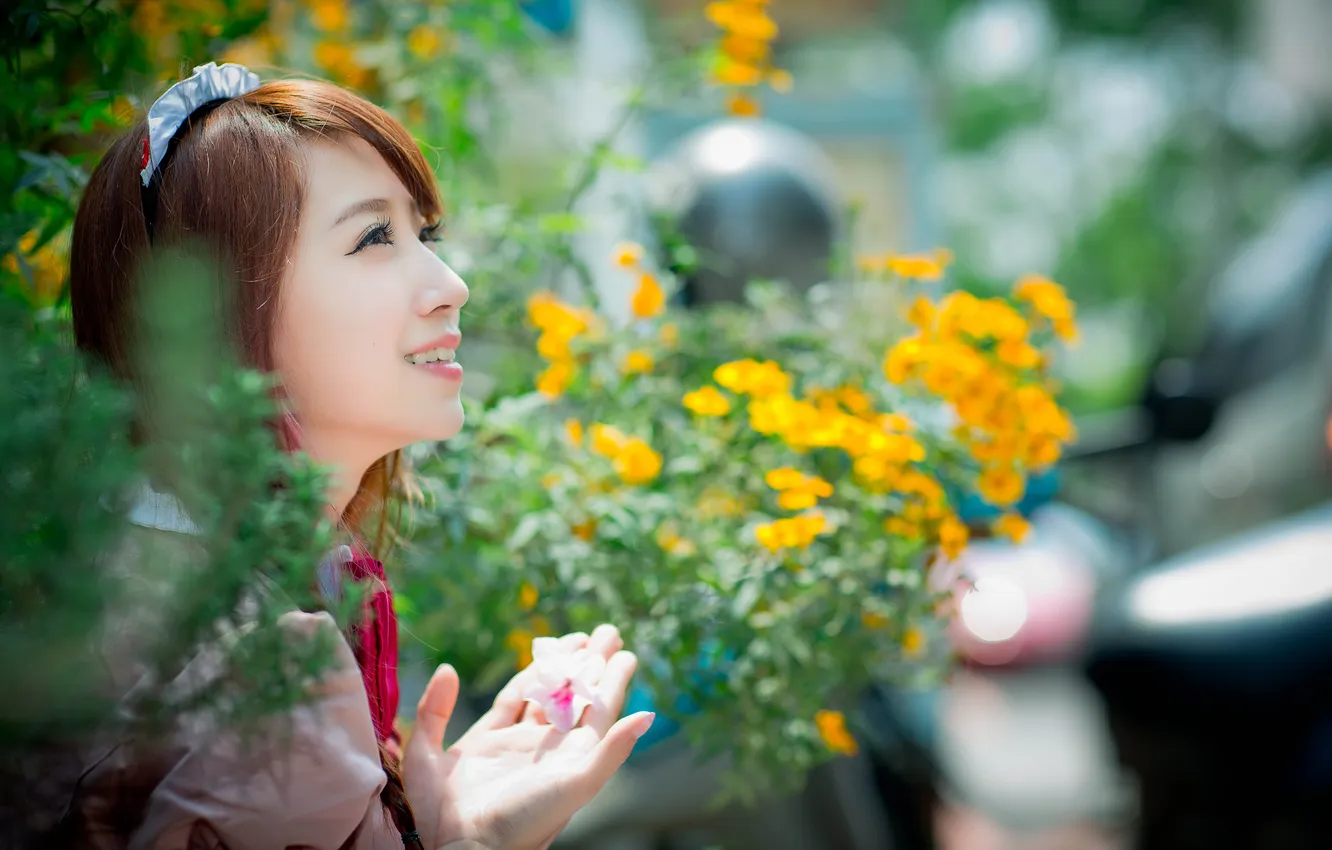 Photo wallpaper flowers, smile, East