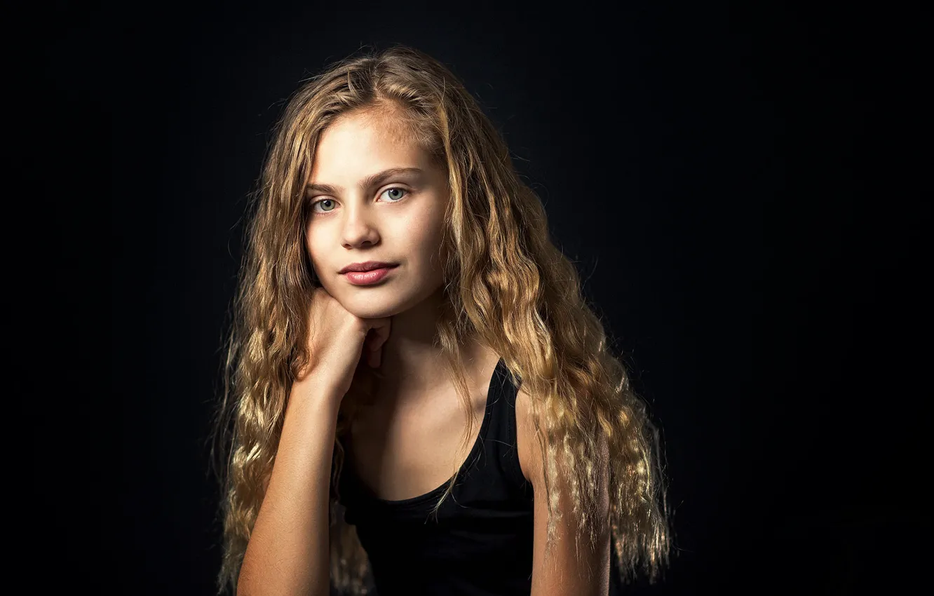 Photo wallpaper portrait, sponge, curls, Emmy, Studio Hors-champ