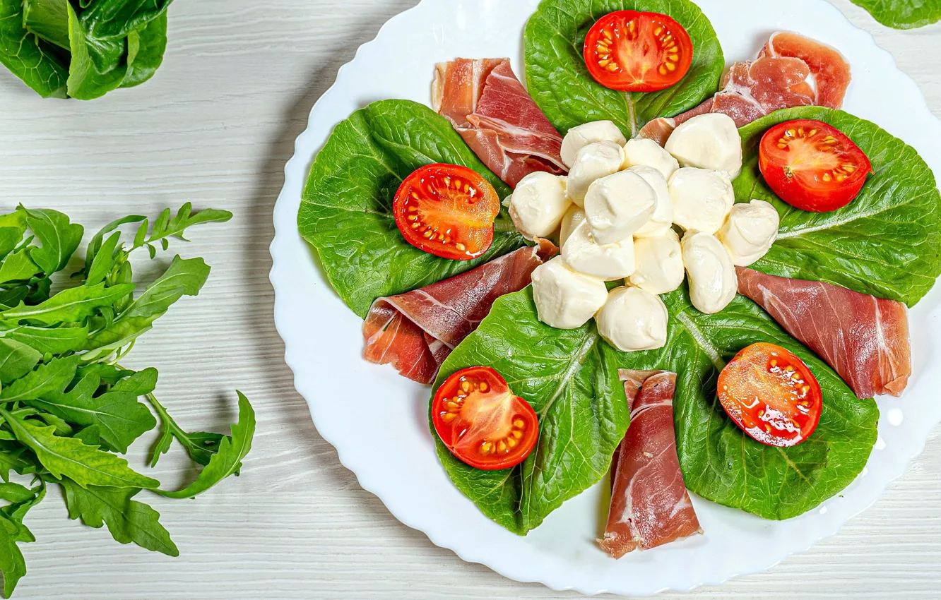 Photo wallpaper greens, cheese, meat, tomatoes, tomatoes, cutting, mozzarella cheese