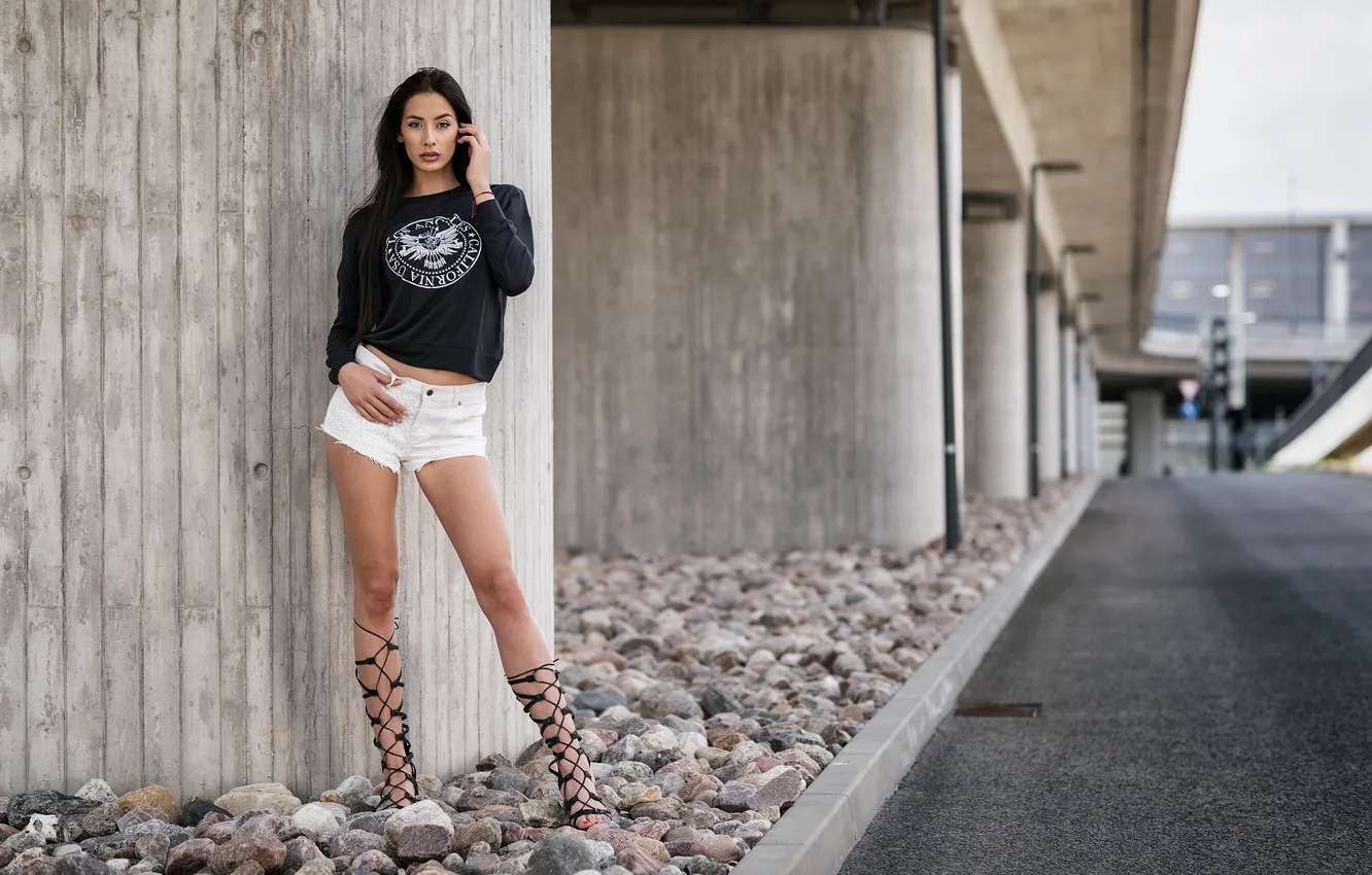 Photo wallpaper pose, stones, feet, shorts, t-shirt, Brenda