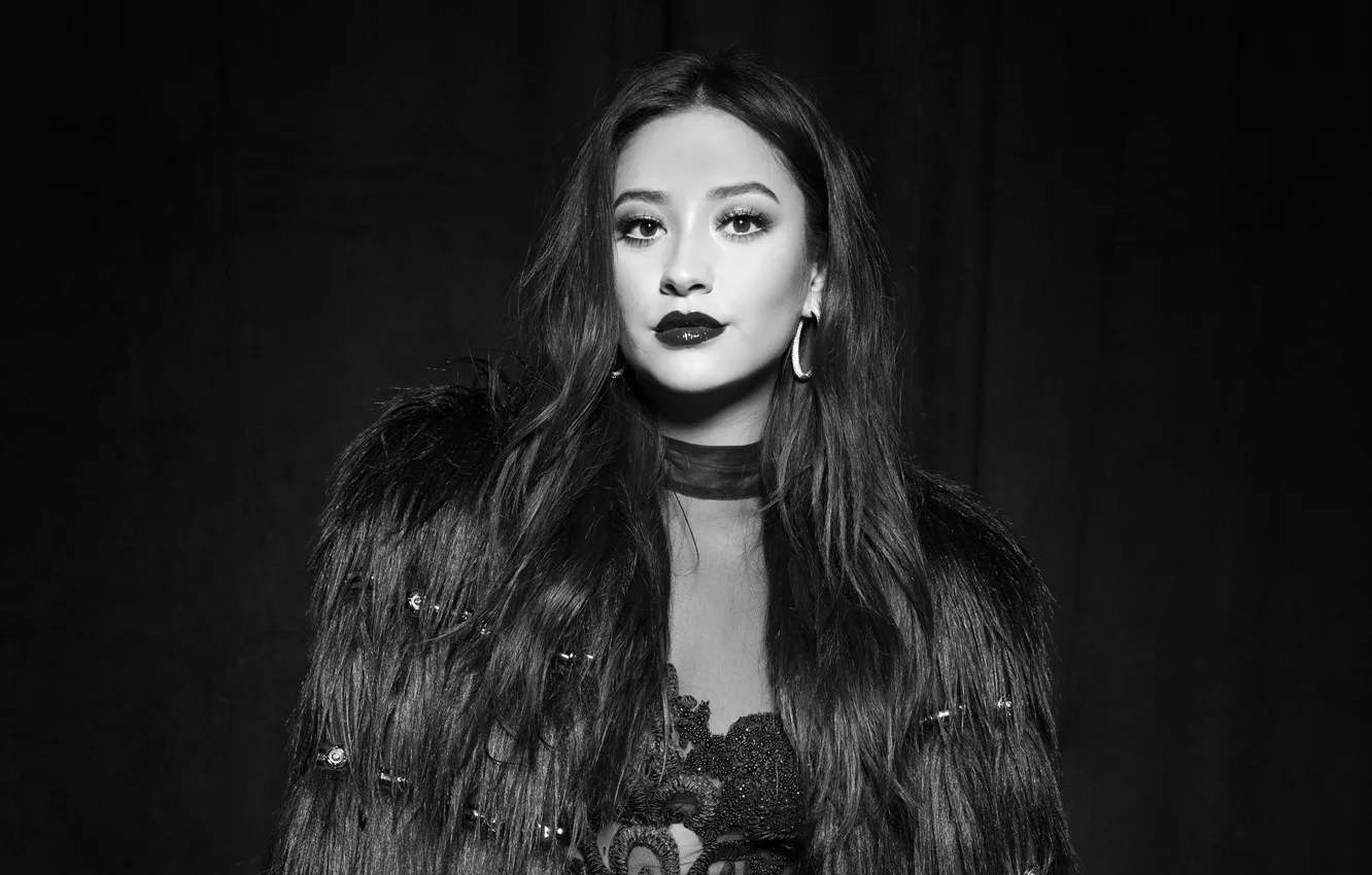Photo wallpaper actress, black and white, Shay Mitchell