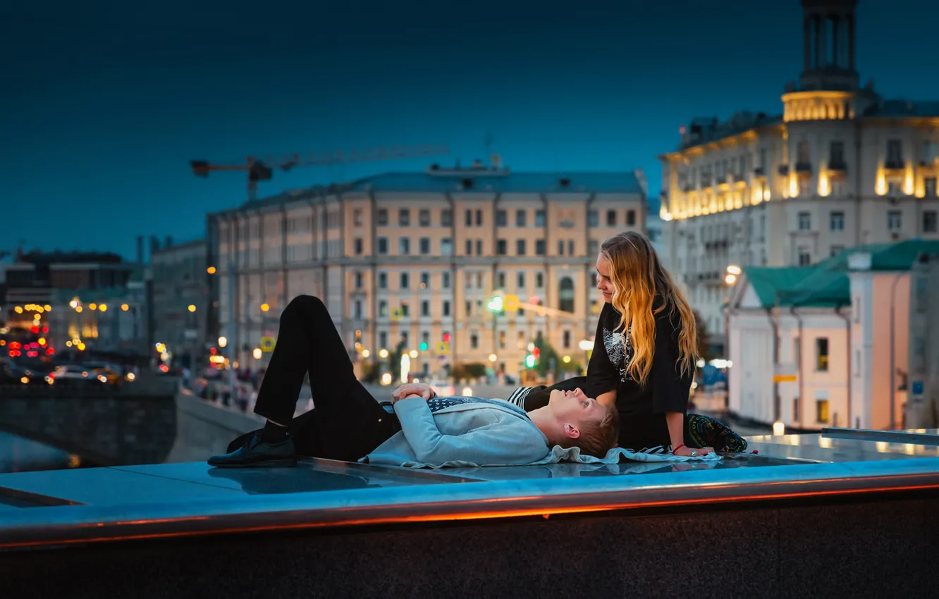 Photo wallpaper girl, bridge, Moscow, guy, lovers, the parapet, Yuri Surkov