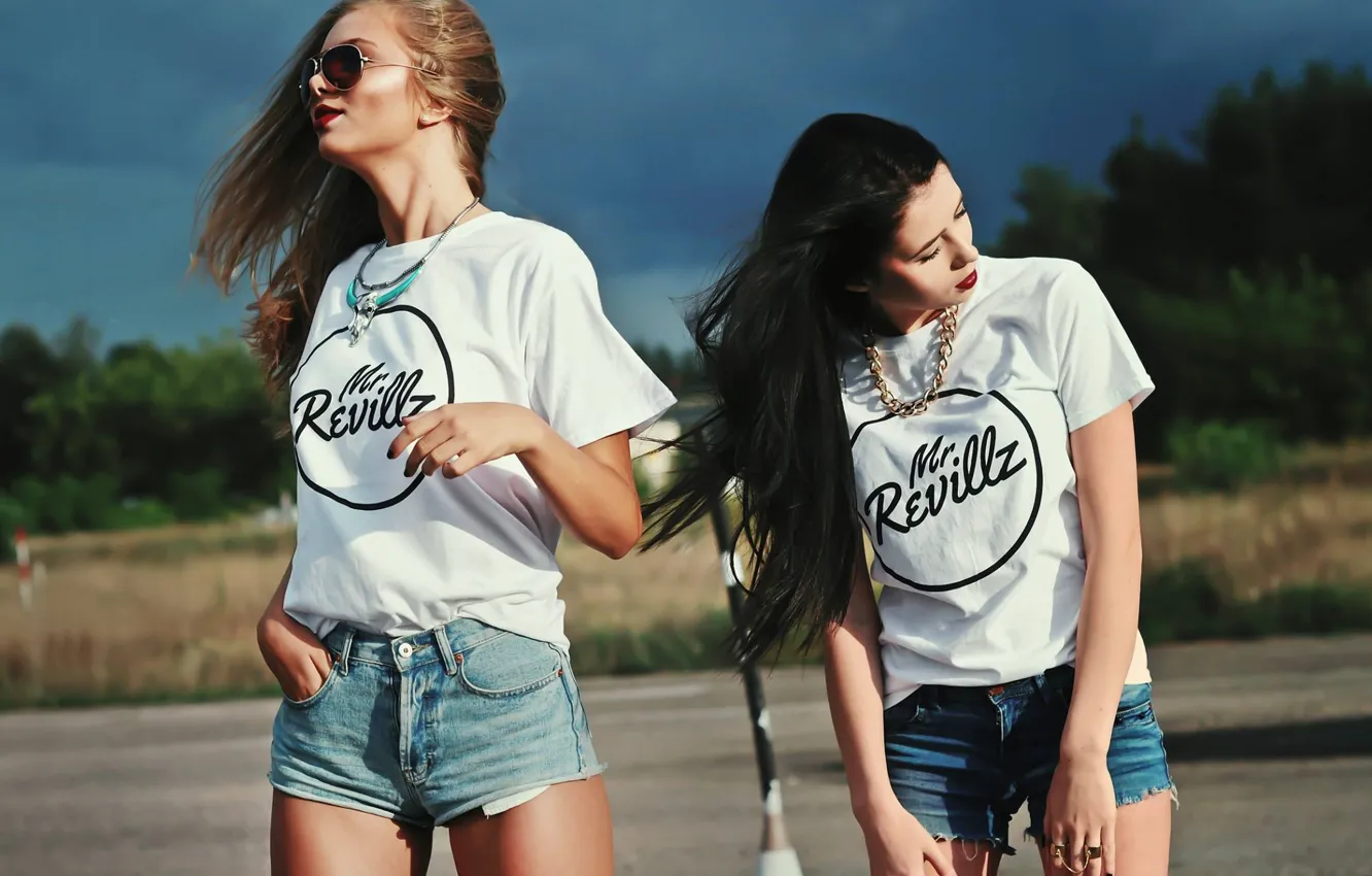 Photo wallpaper sexy, shorts, girls, lips, group, shirt
