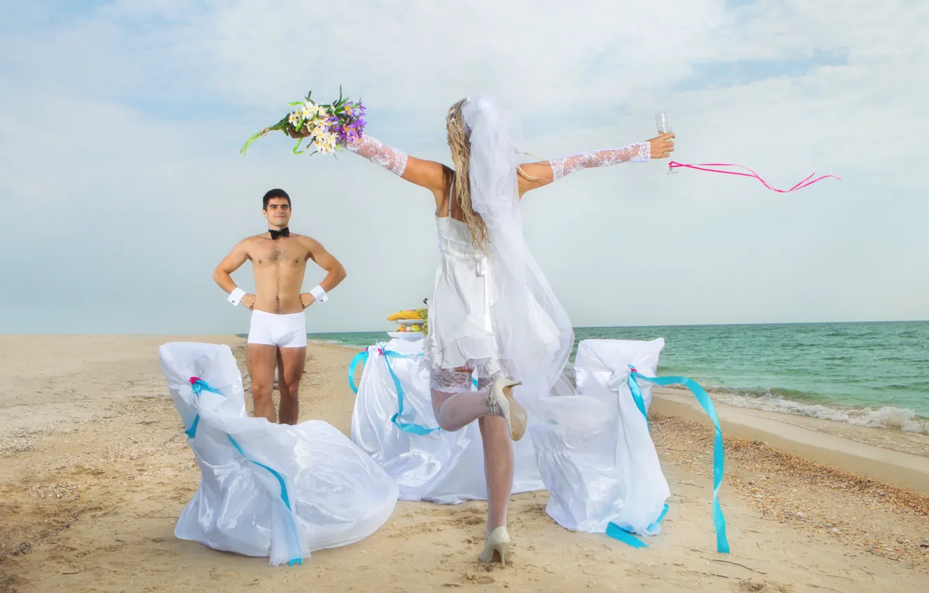 Photo wallpaper sea, beach, girl, flowers, glass, guy, the bride, veil