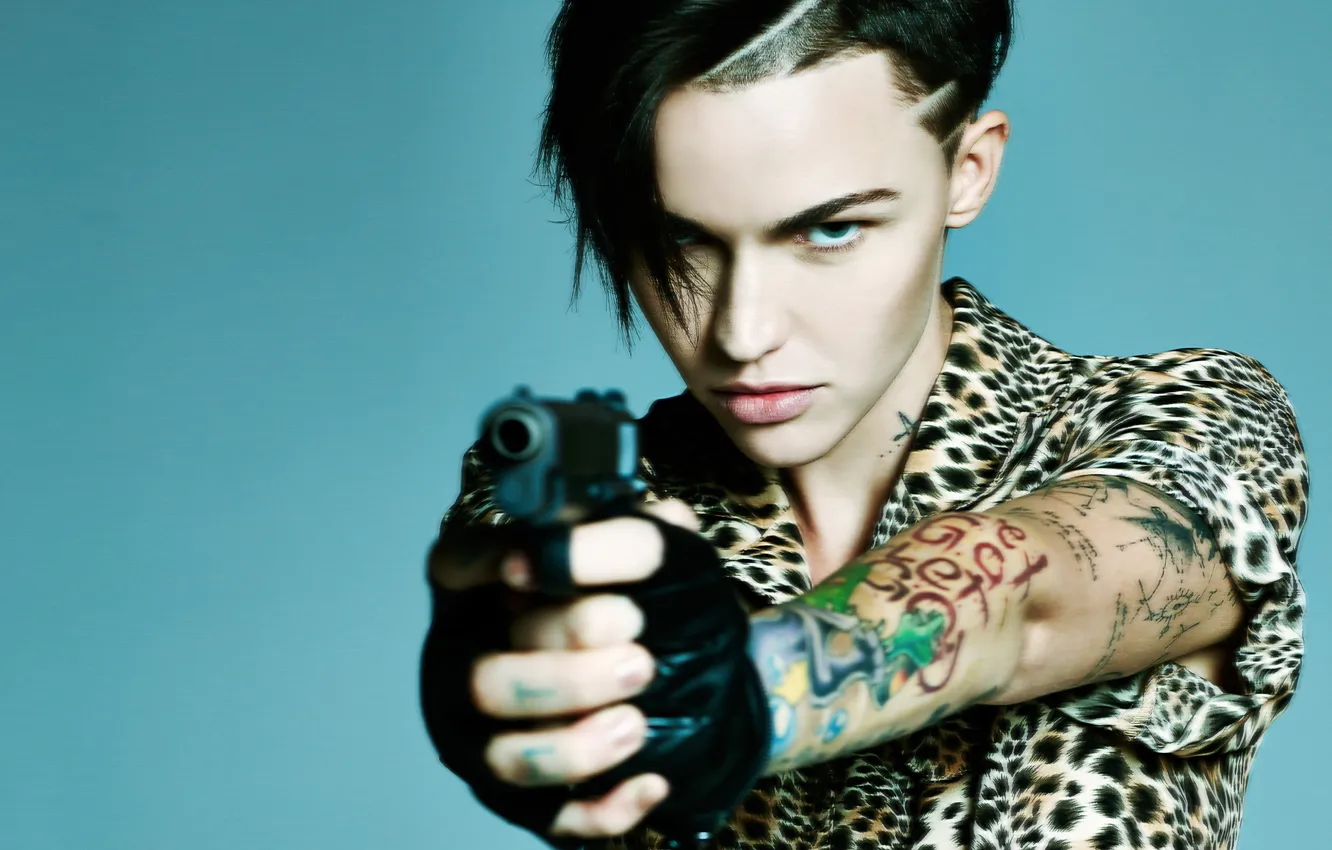 Photo wallpaper look, pose, weapons, model, makeup, hairstyle, gloves, singer