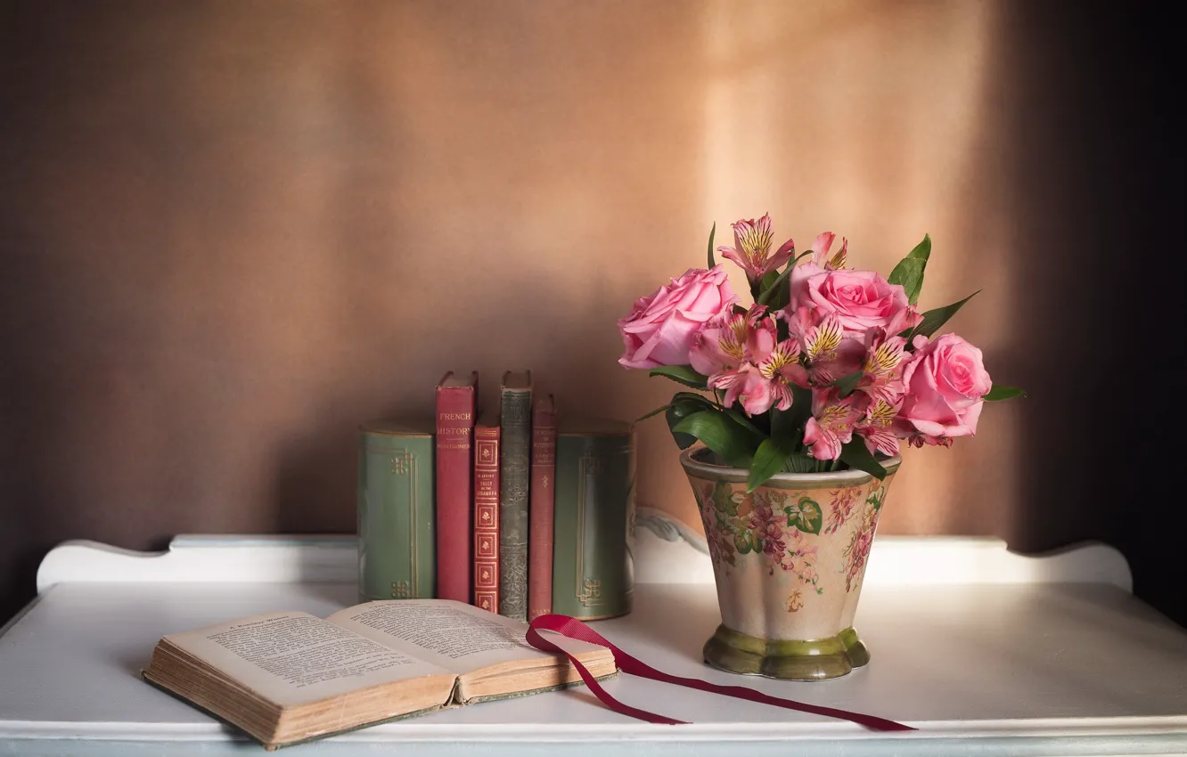 Photo wallpaper roses, bouquet, book, Alstroemeria