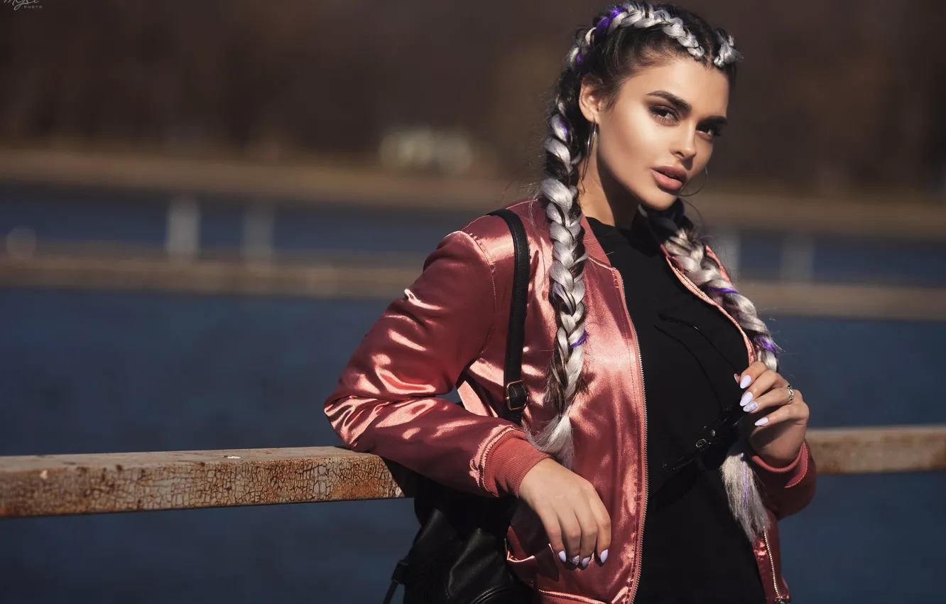 Photo wallpaper look, girl, the sun, portrait, brunette, glasses, jacket, hairstyle