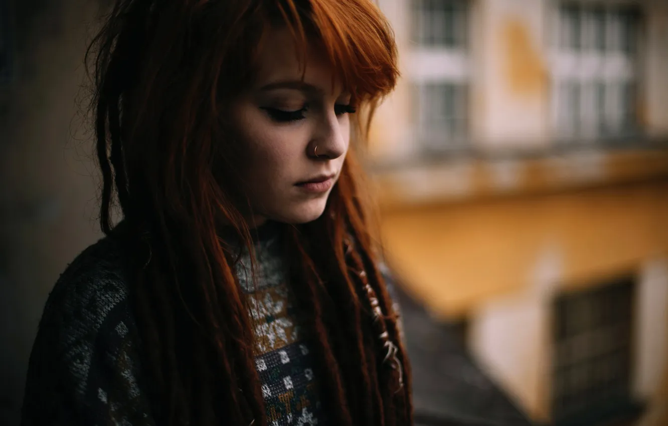 Photo wallpaper piercing, Dreamy, the red-haired girl