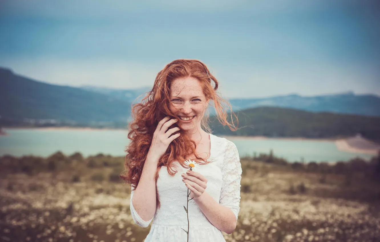 Photo wallpaper chamomile, laughter, freckles, redhead
