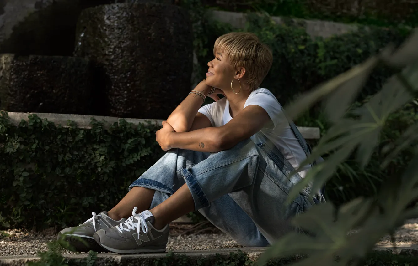 Photo wallpaper girl, smile, fashion, sneakers, American actress, sneakers, New Balance, American actress