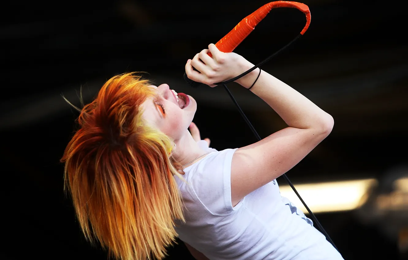 Wallpaper girl, concert, microphone, singer, red, paramore, williams ...