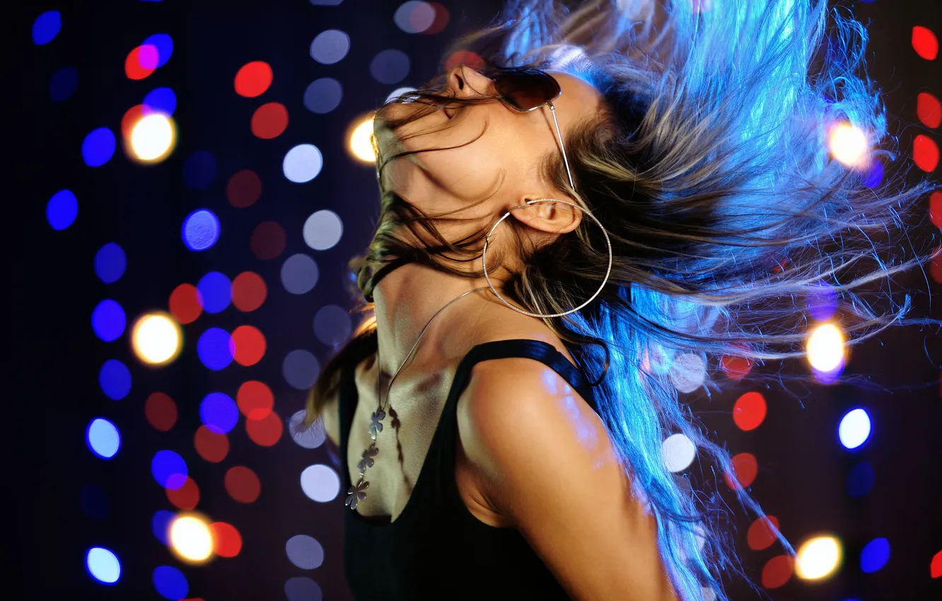 Photo wallpaper hair, dance, earrings, glasses