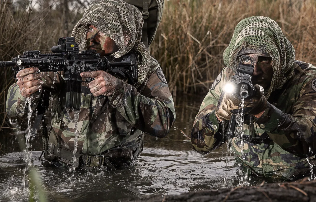 Photo wallpaper water, weapons, soldiers