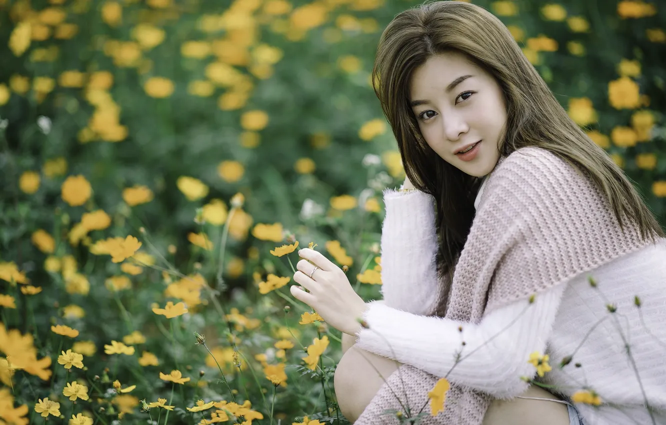 Photo wallpaper look, flowers, hair, meadow, Asian, bokeh