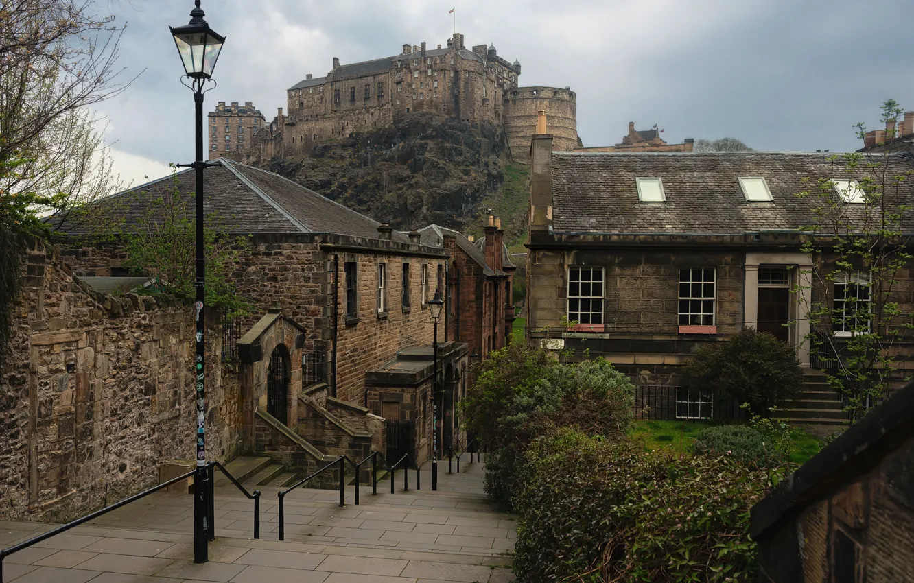 Photo wallpaper mountains, the city, castle, rocks, street, home, Scotland, ladder