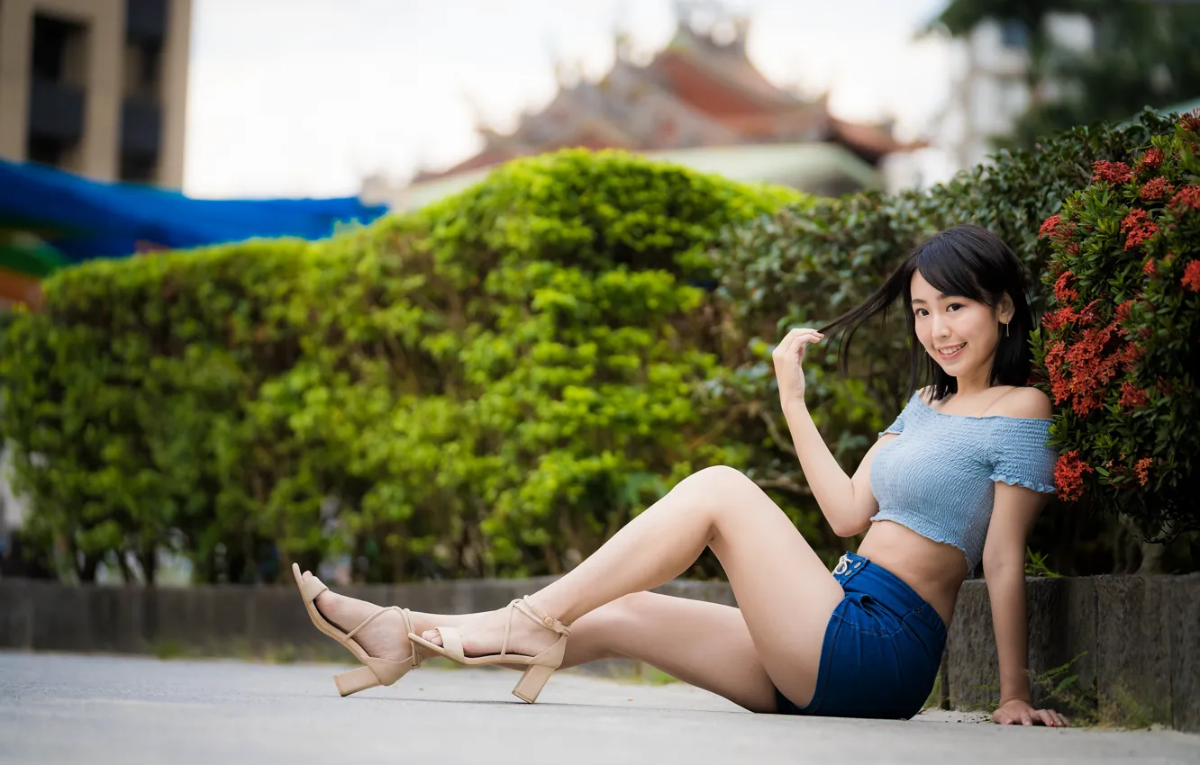 Photo wallpaper look, smile, brunette, shorts, topic, legs, Asian