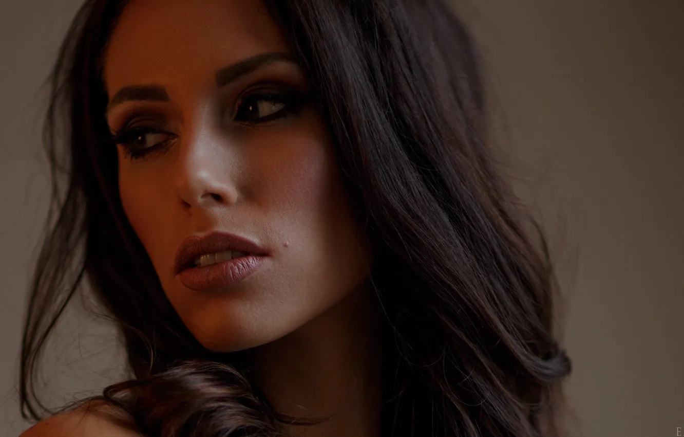 Photo wallpaper close-up, face, background, model, portrait, makeup, hairstyle, brown hair