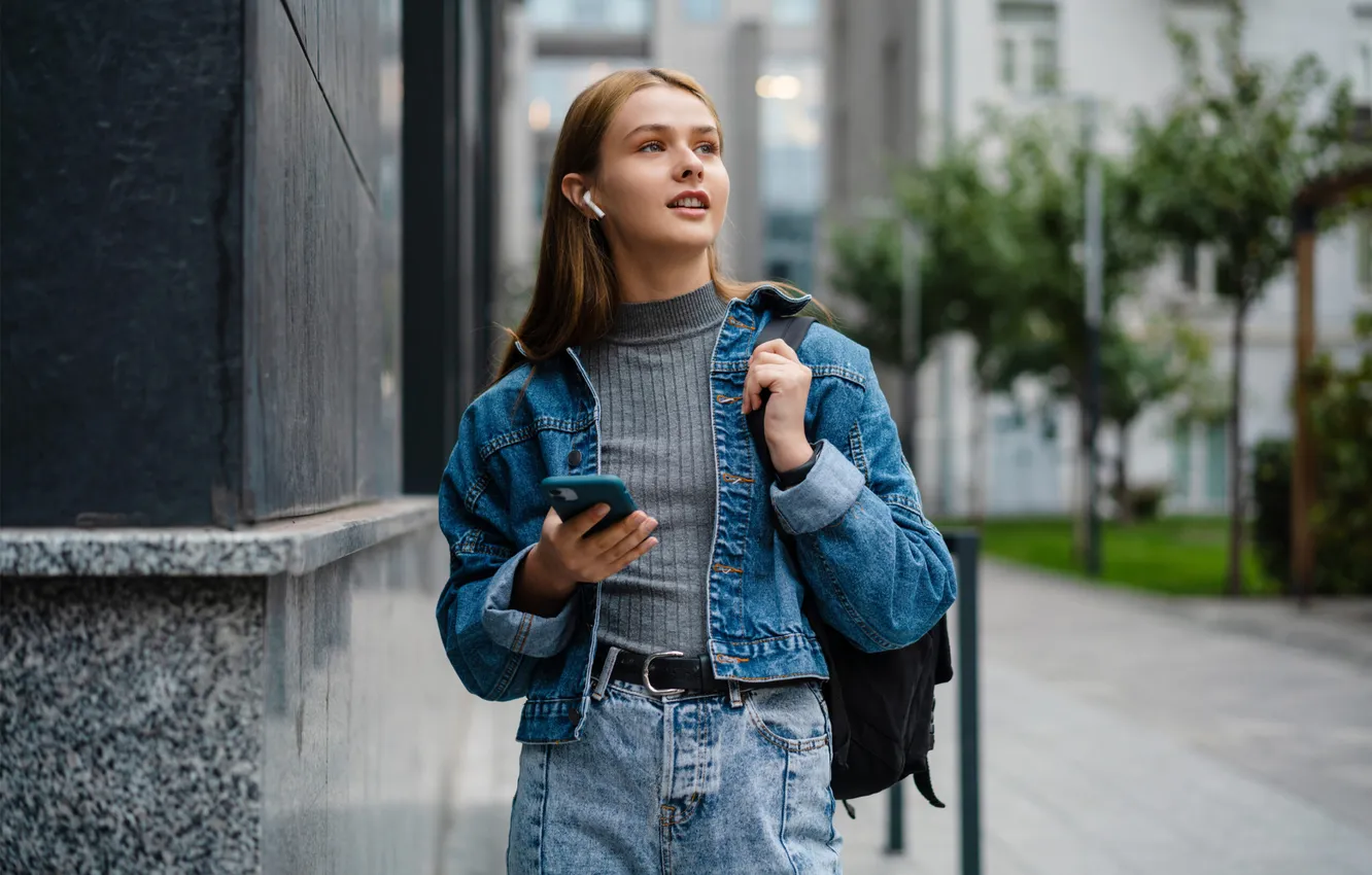 Photo wallpaper look, girl, the city, street, model, building, jeans, makeup