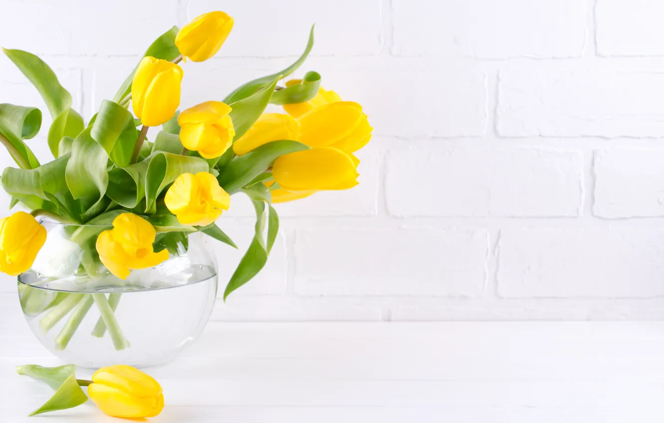 Photo wallpaper bouquet, yellow, tulips, vase, Irinka Vasilinka
