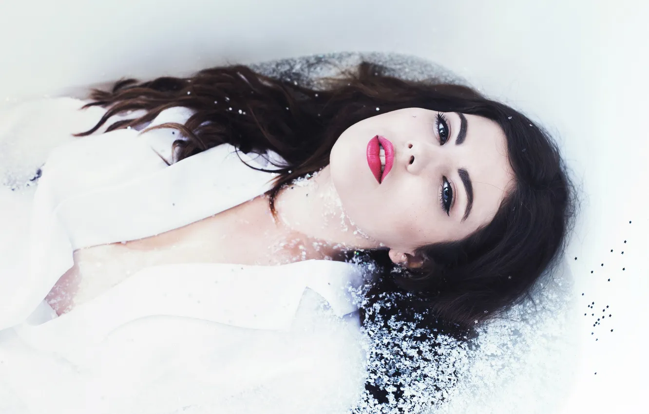 Photo wallpaper girl, makeup, bath, lies