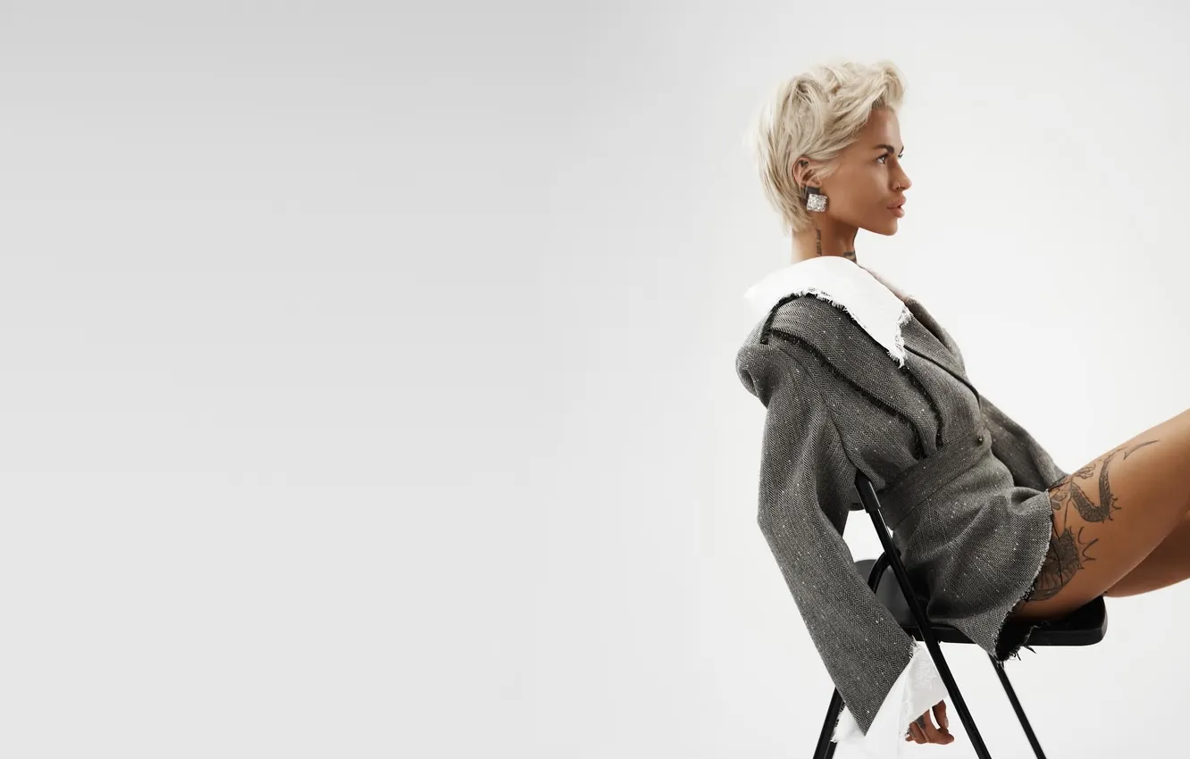 Photo wallpaper blonde, chair, white background, singer, jacket, rock, tattoo, pop