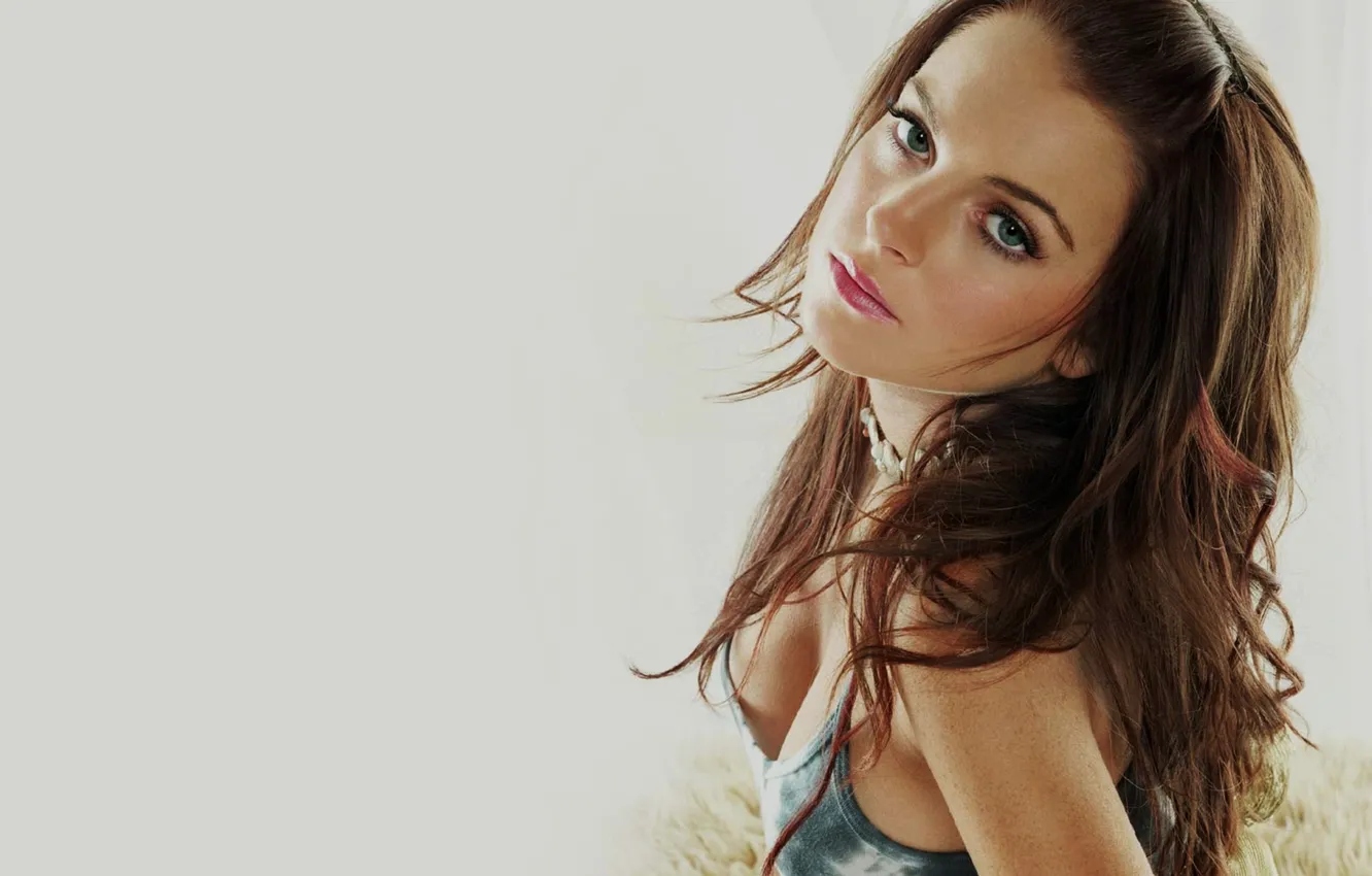 Photo wallpaper sexy, cleavage, lindsay lohan, green eyes, pretty, brunette, breasts