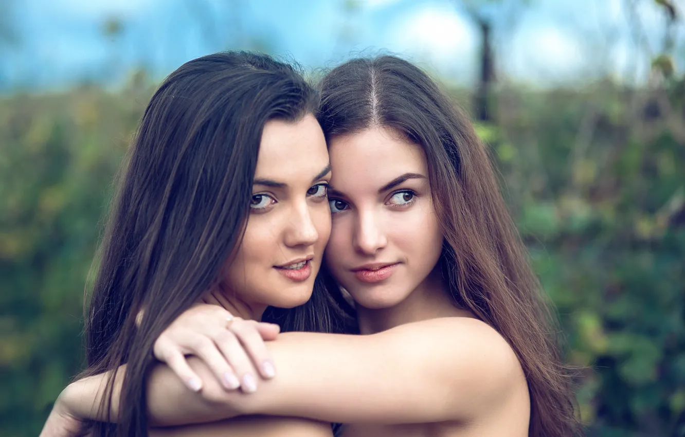 Photo wallpaper two girls, hugs, Che Nai, Not pass