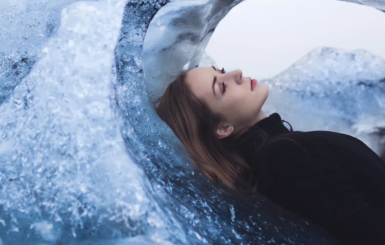 Photo wallpaper cold, ice, makeup