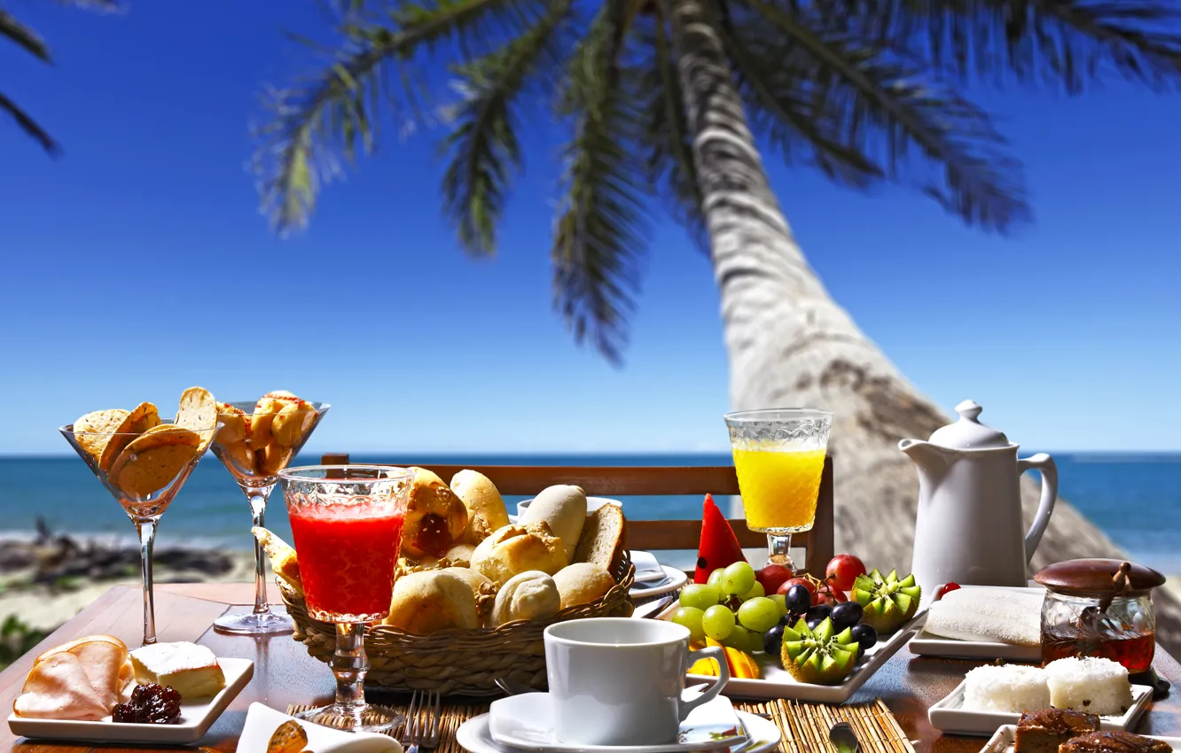Photo wallpaper sea, palm trees, kiwi, juice, grapes, juice, cake, cakes