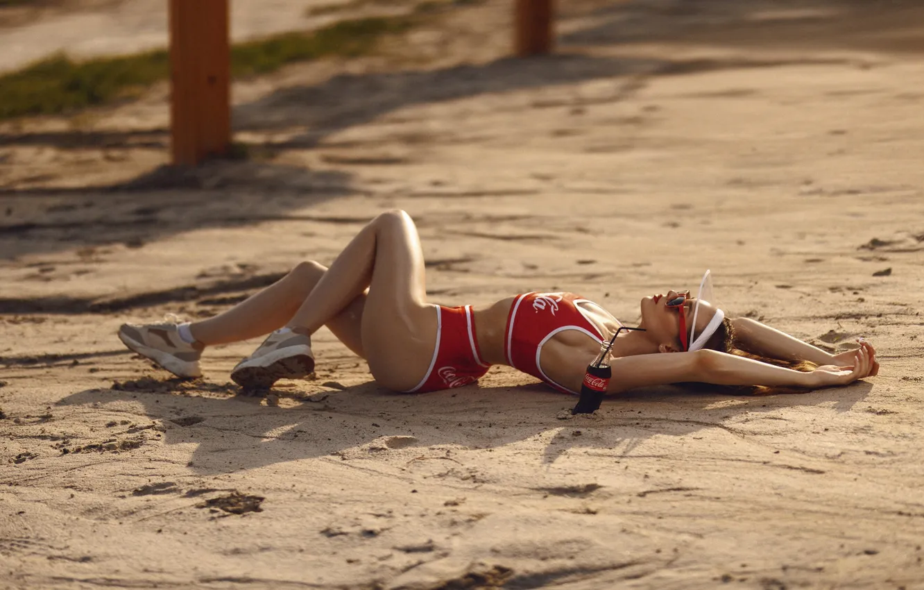 Photo wallpaper coca-cola, sand, women, red lipstick, Ivan Vedernikov, visors