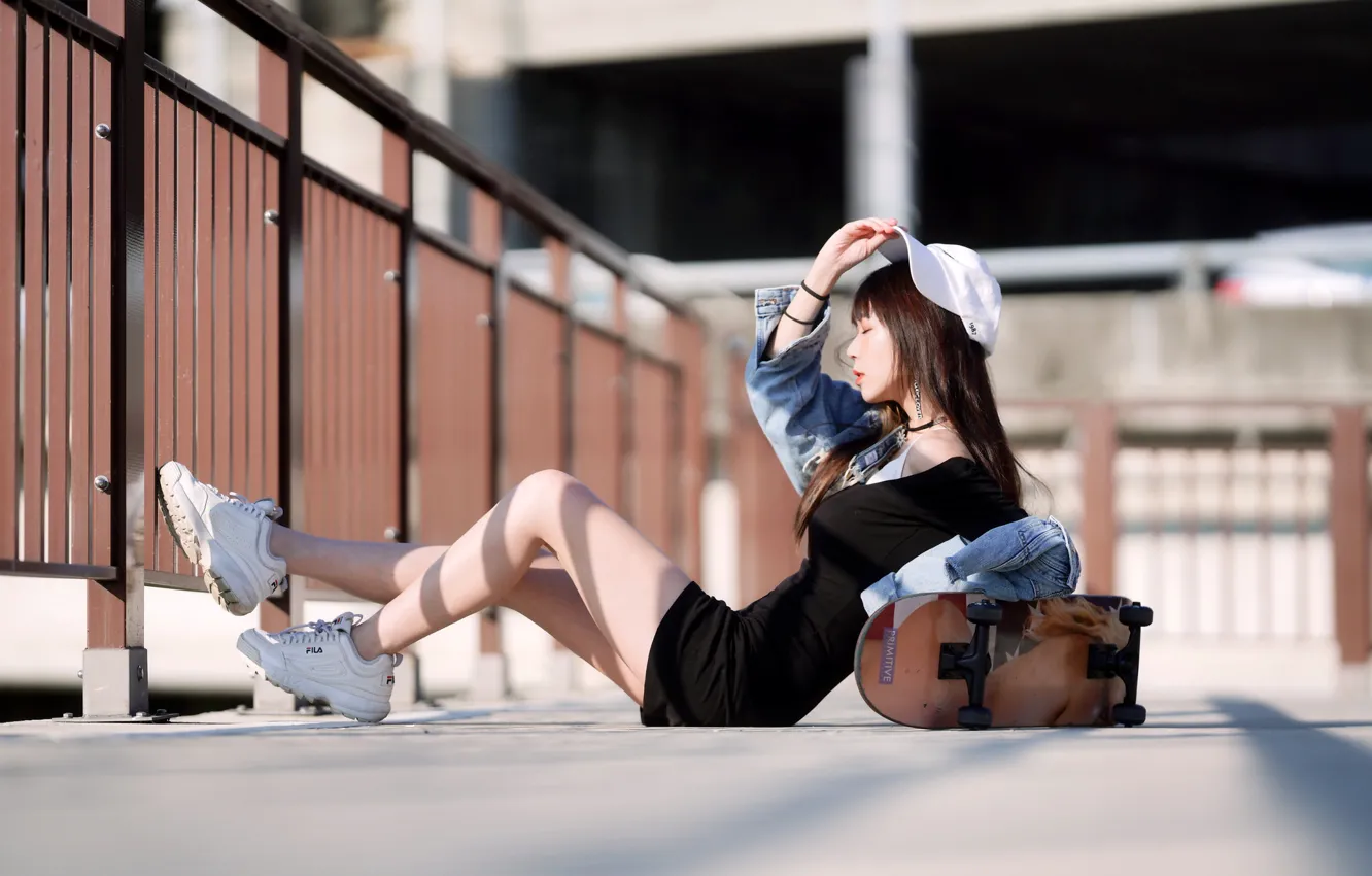 Photo wallpaper the sun, pose, model, the fence, portrait, makeup, figure, dress