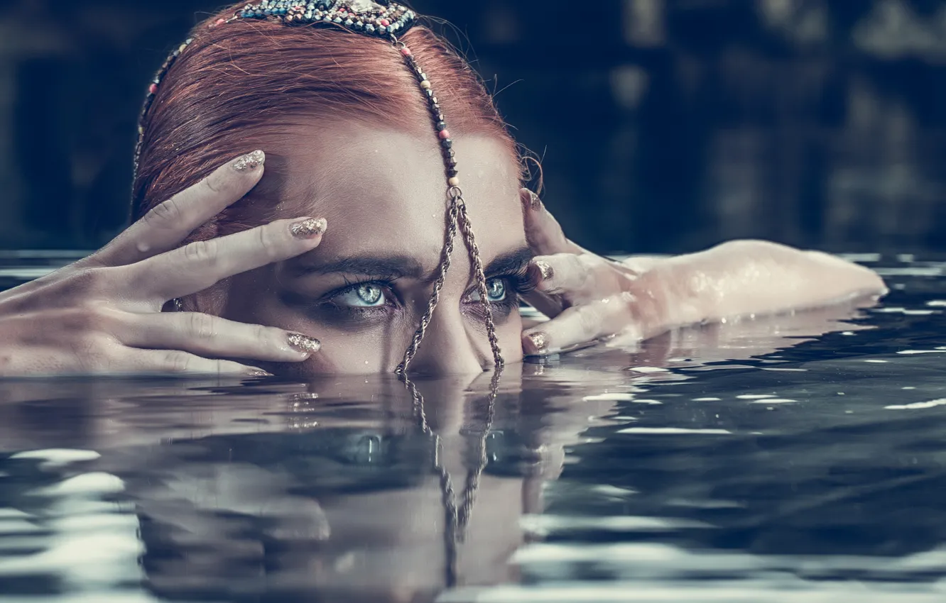 Photo wallpaper eyes, look, water, girl, face, style, the situation, hands