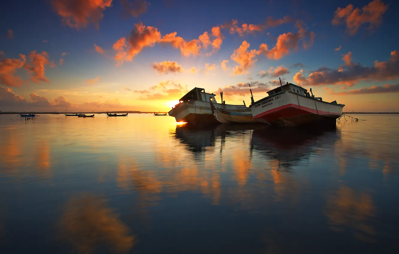 Photo wallpaper the sky, clouds, lake, reflection, boats, mirror, sunrise