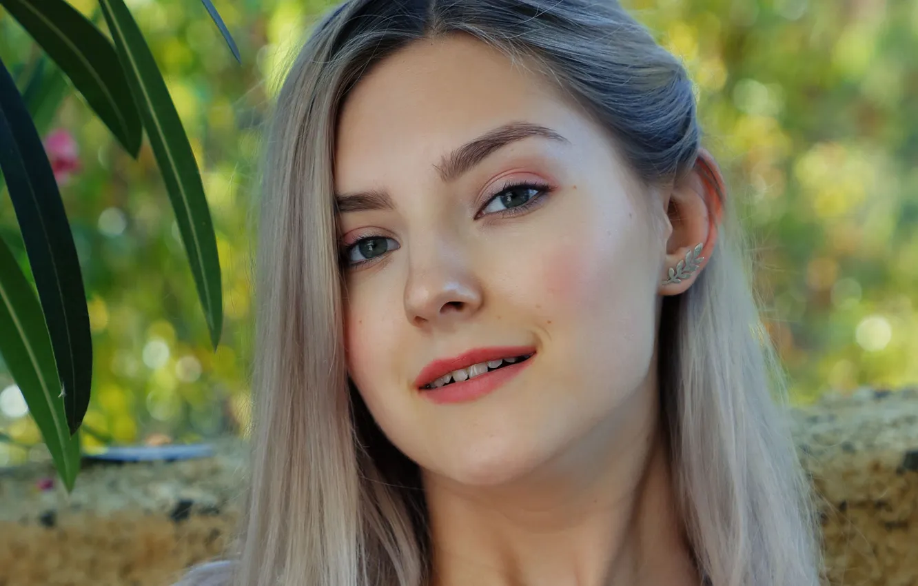 Photo wallpaper close-up, eyes, smile, model, lips, lovely, cute, plants