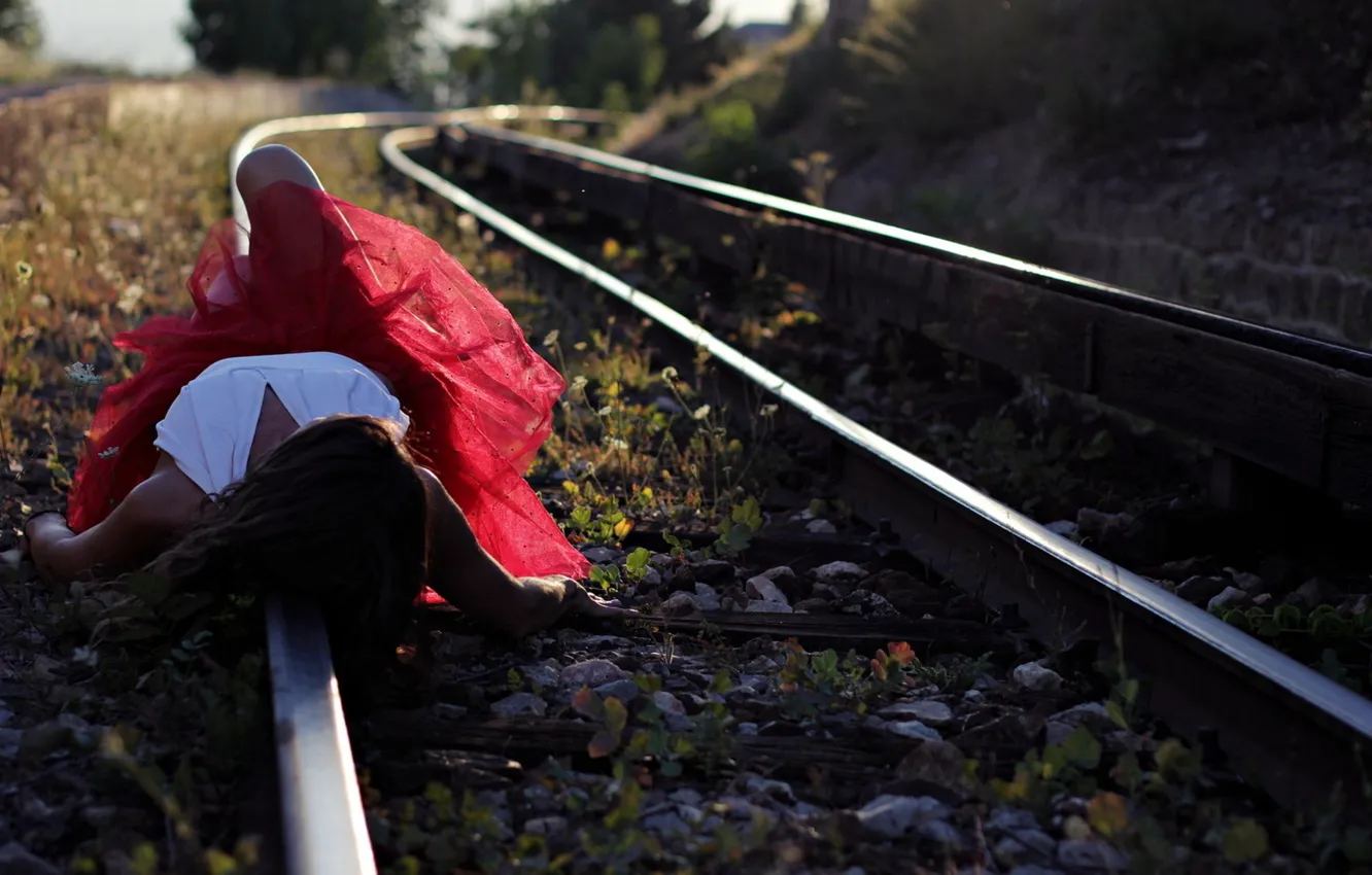 Photo wallpaper girl, rails, lies
