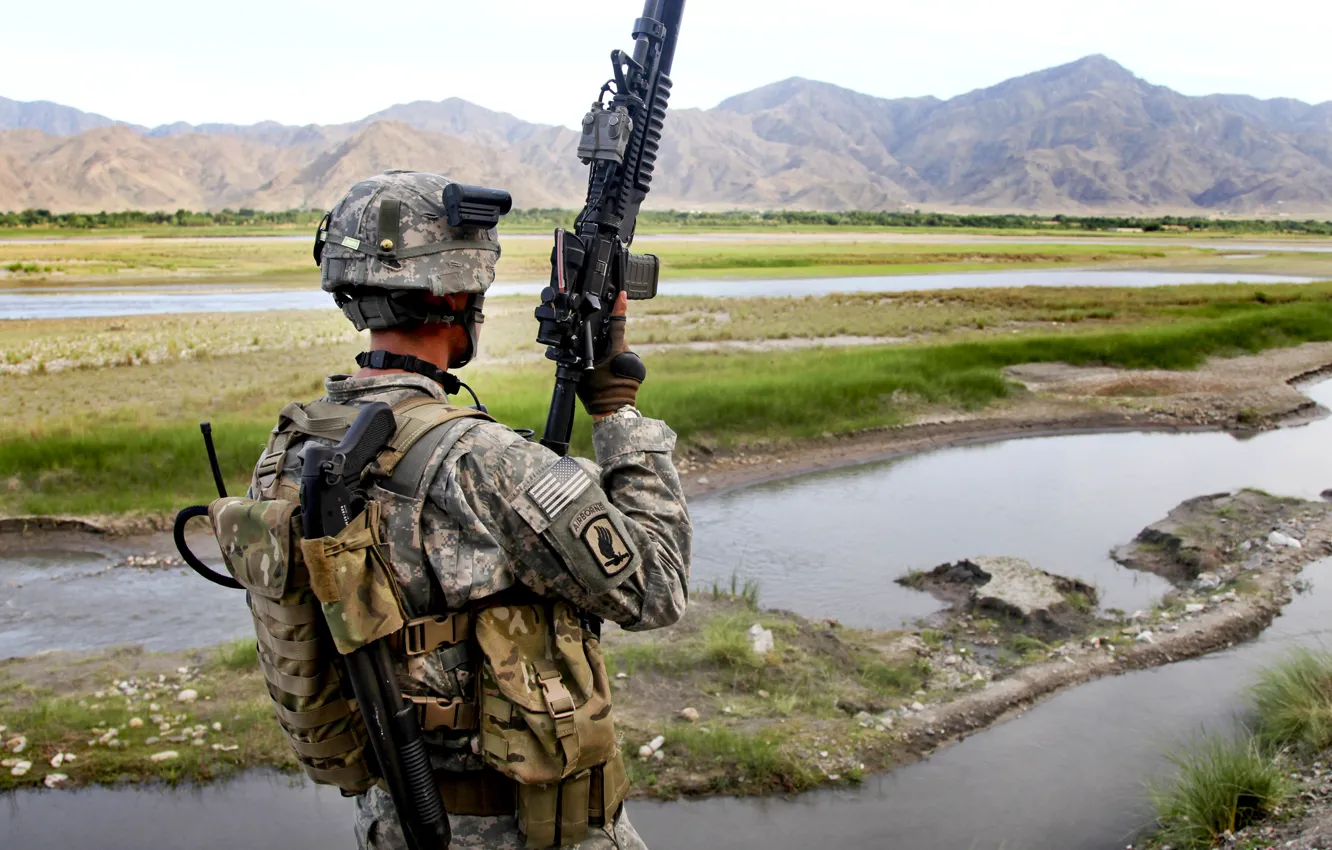 Photo wallpaper mountains, weapons, soldiers