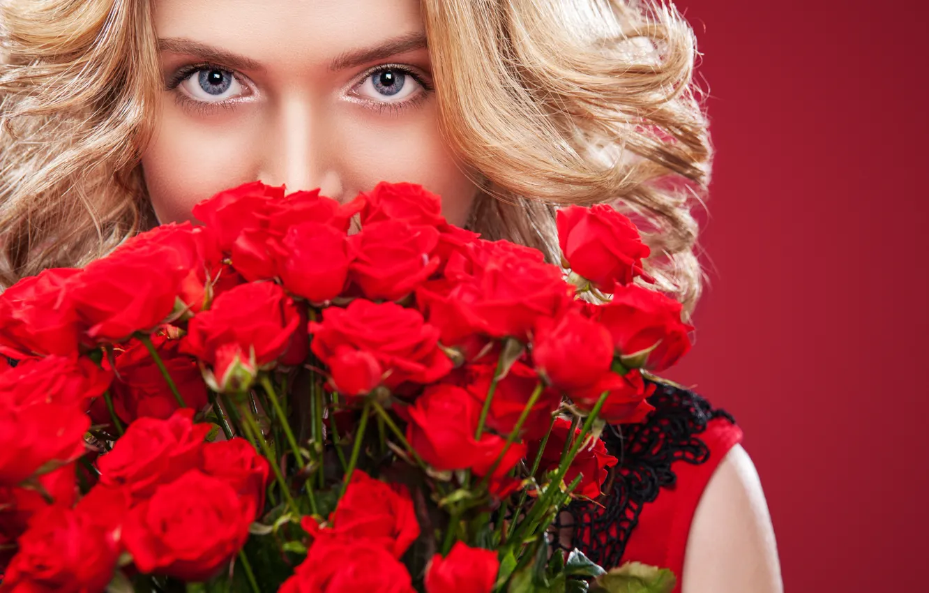 Photo wallpaper girl, model, roses, bouquet, Mykhailo Orlov