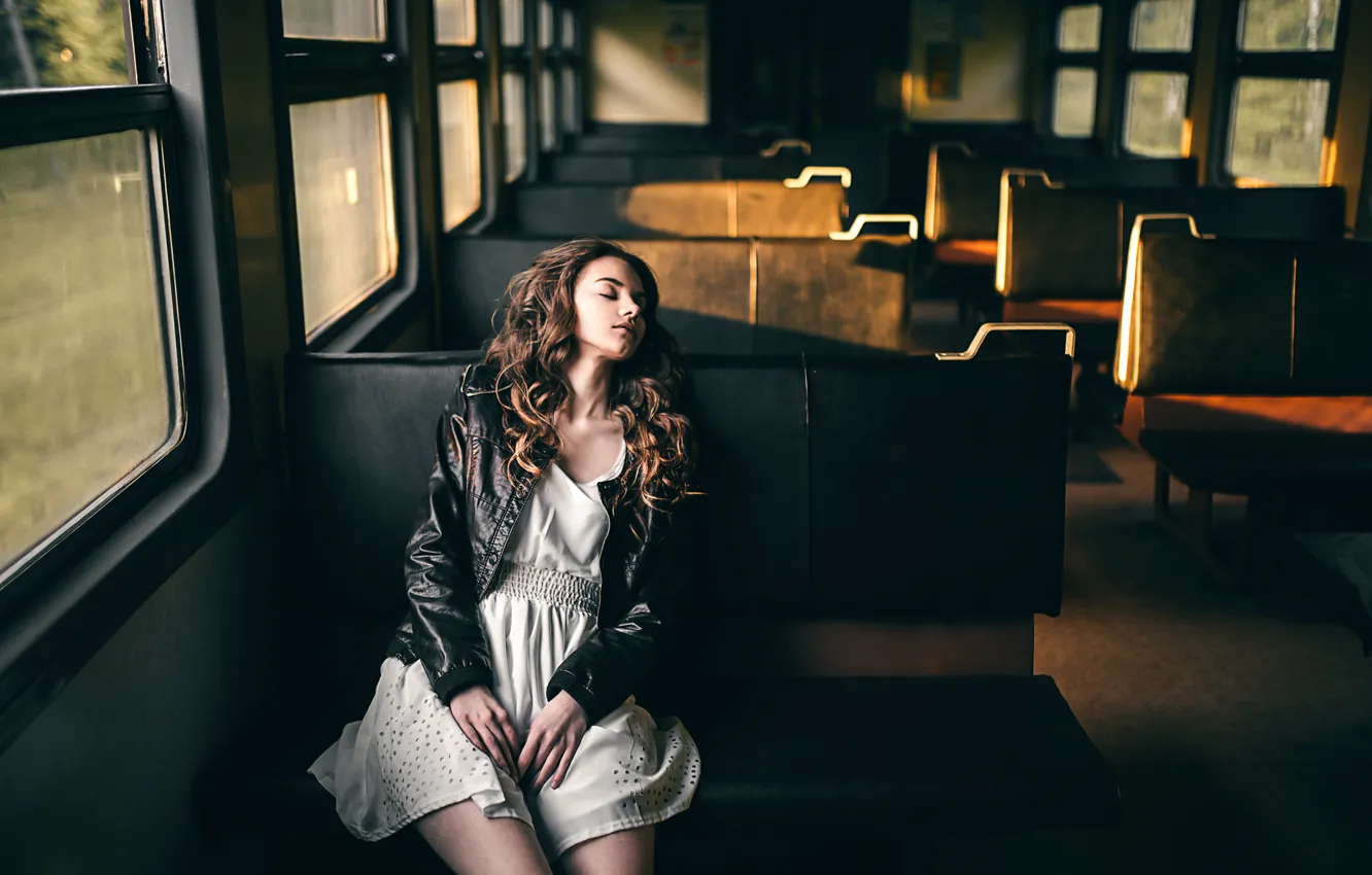 Photo wallpaper girl, dawn, train, sleep, morning, Victoria Berngard