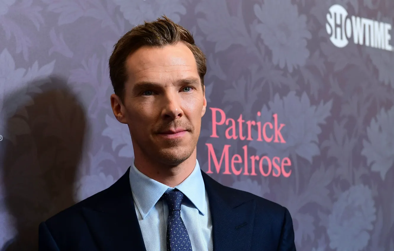 Photo wallpaper look, background, actor, male, Benedict Cumberbatch, Benedict Cumberbatch, British actor, formal suit