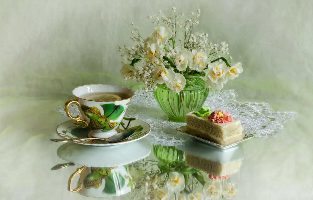 Photo wallpaper reflection, lemon, tea, bouquet, cake, daffodils