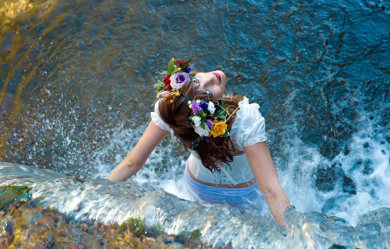 Photo wallpaper water, girl, wreath