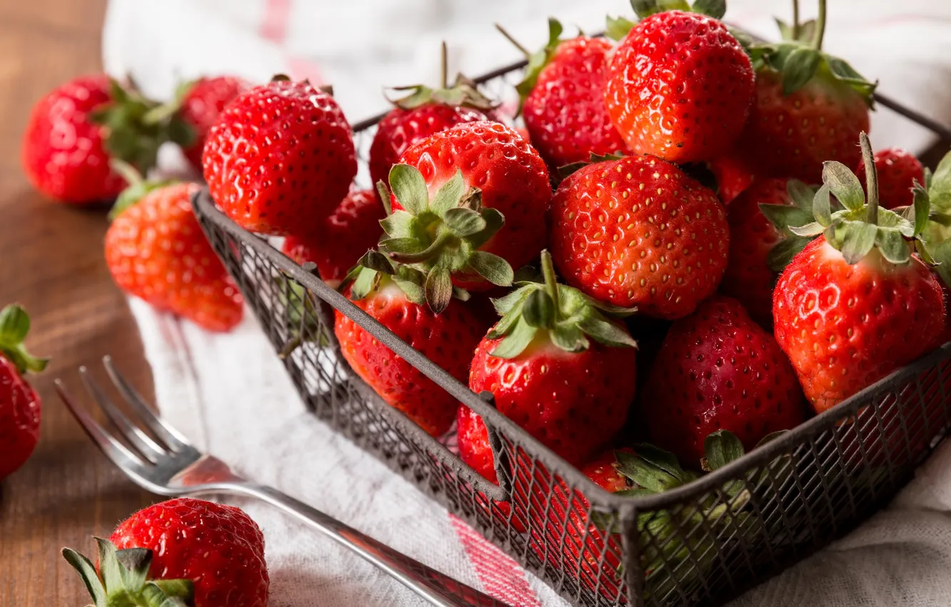 Photo wallpaper red, berries, strawberry, basket