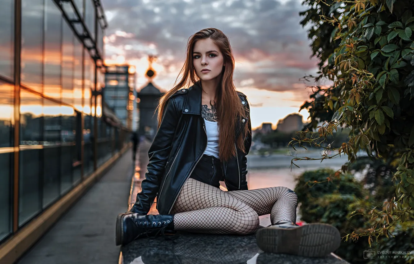 Photo wallpaper look, trees, the city, pose, background, model, shorts, portrait