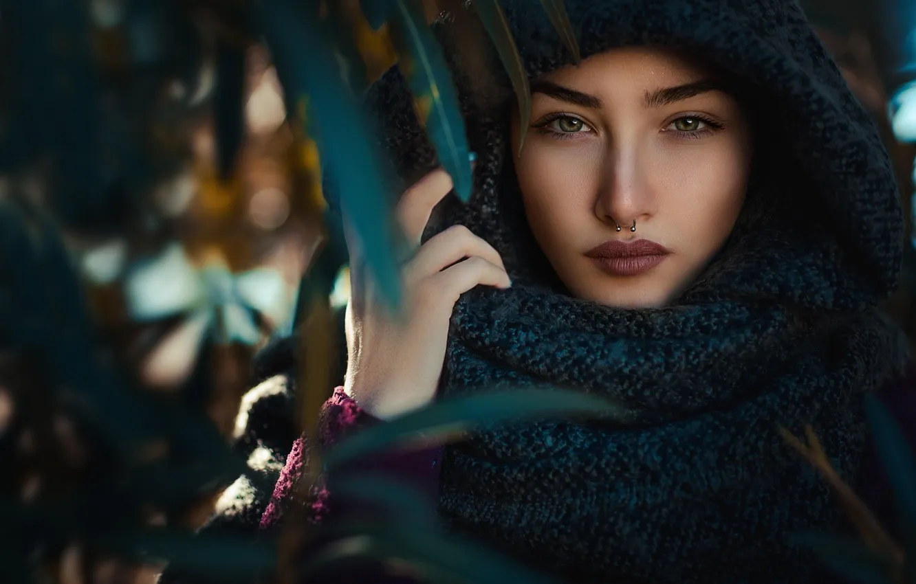 Photo wallpaper look, girl, face, model, portrait, hands, makeup, piercing