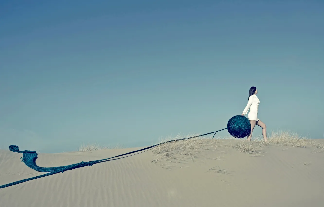 Photo wallpaper girl, tangle, desert, yarn