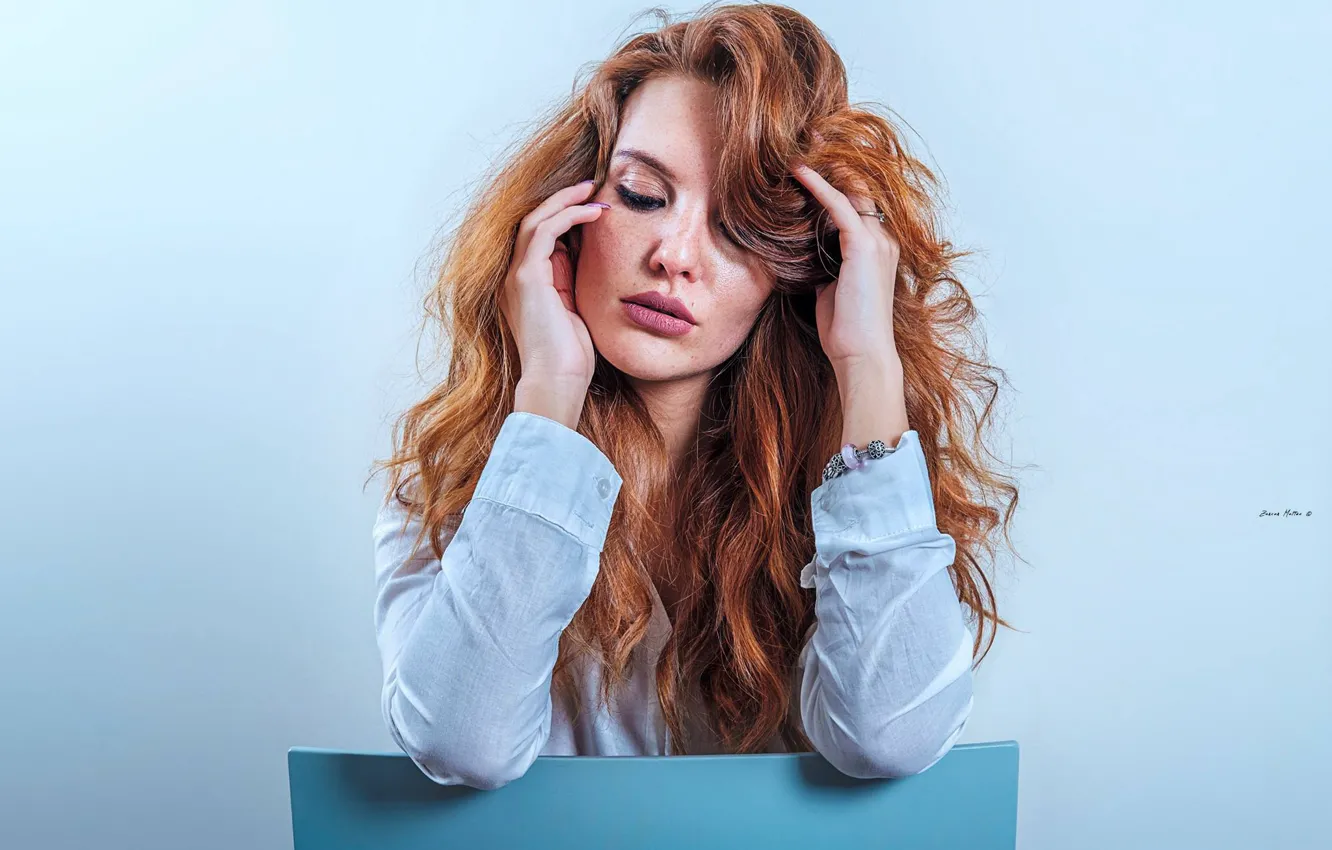 Photo wallpaper girl, face, background, hair, portrait, hands, red, redhead