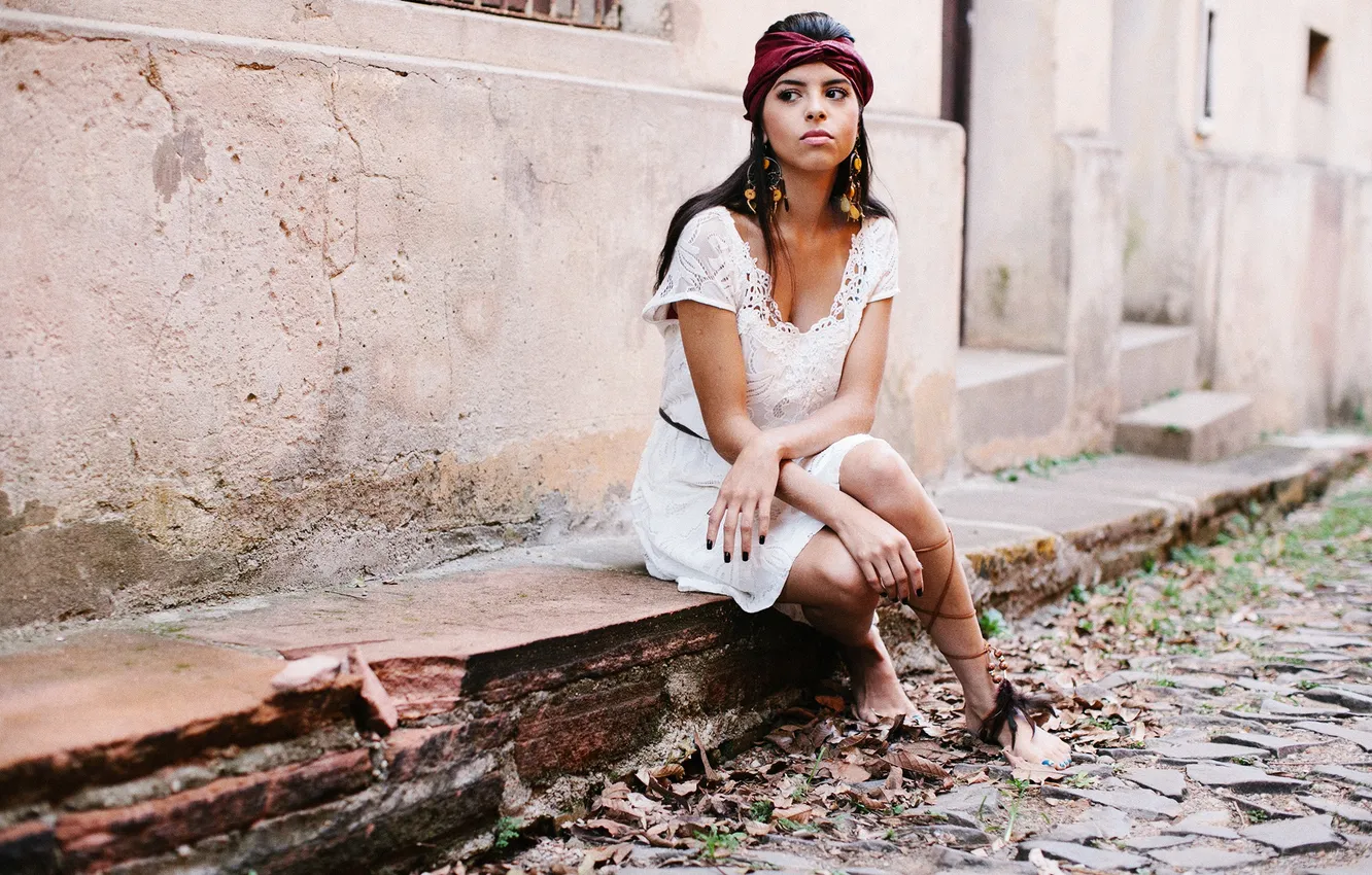 Photo wallpaper girl, house, dress, eyes, street, lips, face