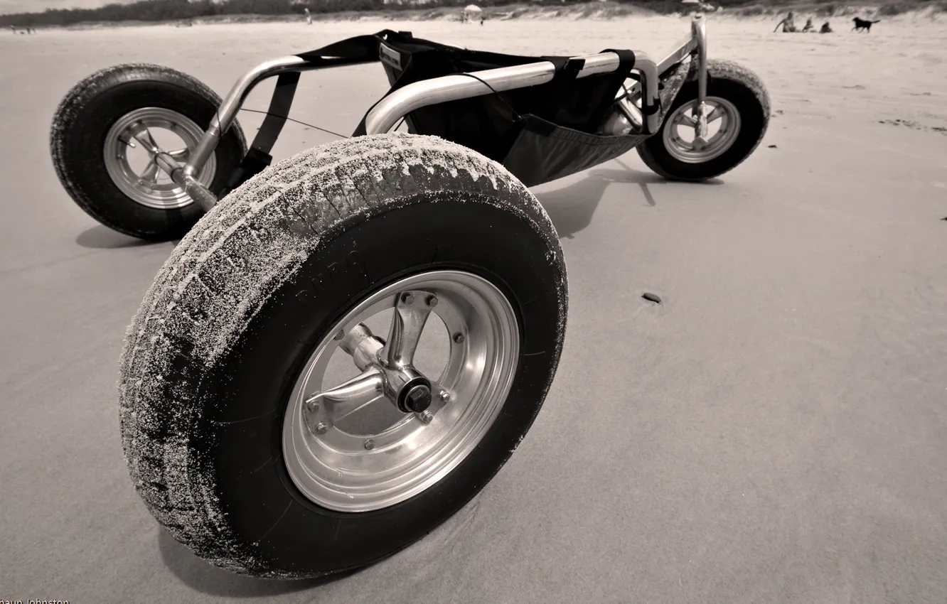 Photo wallpaper sand, car, wheel, stunned