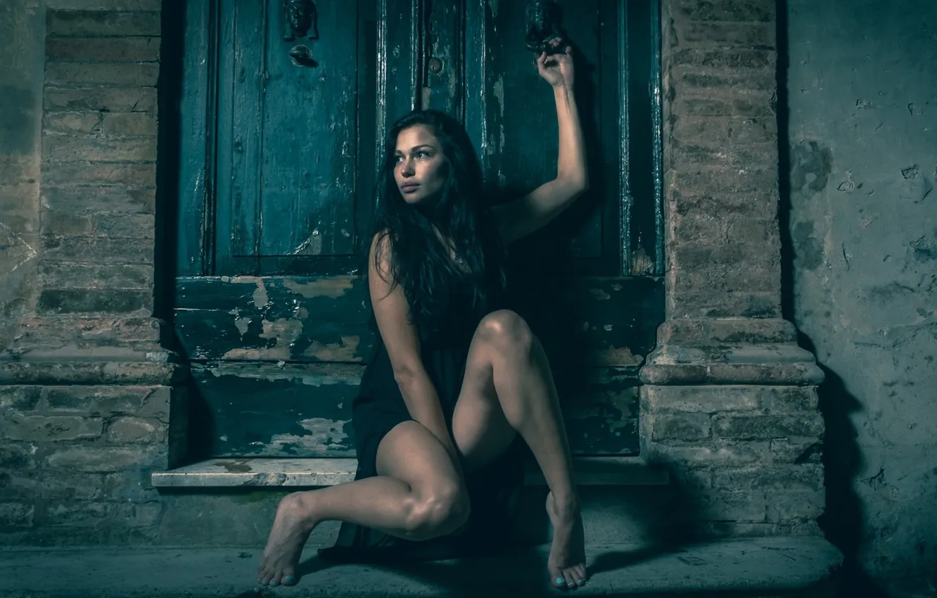 Photo wallpaper girl, wall, the door